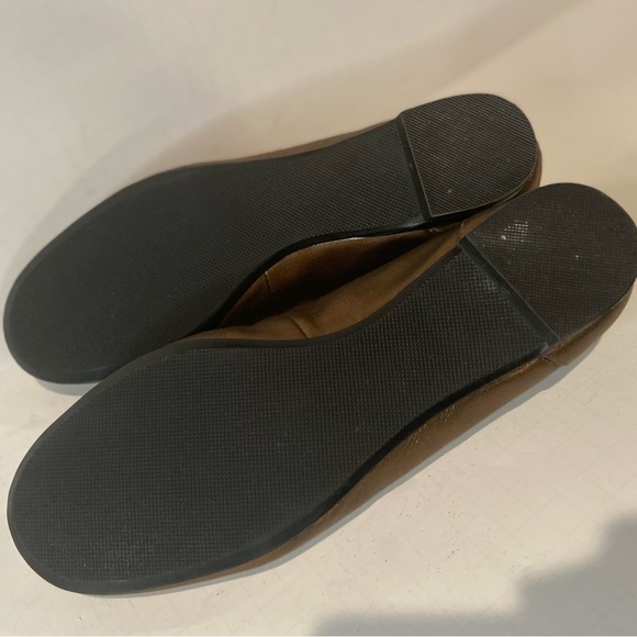 Clarks~Metallic Bronze Leather Slip-On Ballet Flat~Bow Detail~Round Tie~Size 9.5 - Picture 14 of 15
